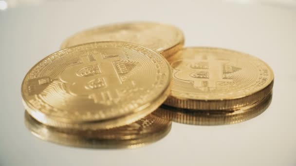 Crypto pénznem arany Bitcoins - Btc - darab érme. Makró felvételek crypto valuta Bitcoin érme forog. Problémamentes hurok. — Stock videók