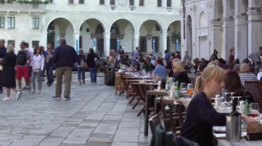 Venice, İtalya - Ekim, 2017: Rahat kafe Venedik, İtalya. Venedik kuzeydoğu İtalya ve Veneto bölgesinin başkenti bir şehirdir.