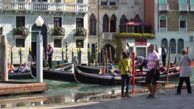 Venice, İtalya - Ekim, 2017: Rahat kafe Venedik, İtalya. Venedik kuzeydoğu İtalya ve Veneto bölgesinin başkenti bir şehirdir.