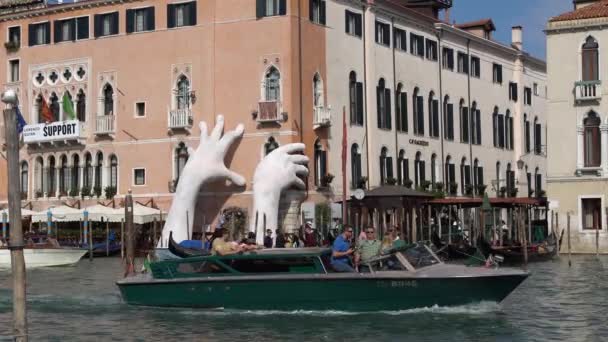 Venedig, Italien - Oktober 2017: majestätischer Canal Grande in Venedig und Wasserverkehr, Venedig, Italien. — Stockvideo