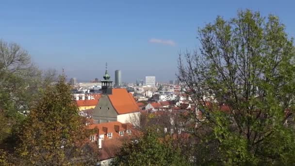 Panorama de Bratislava com o Danúbio e o edifício do Castelo, Eslováquia. Vista aérea de Bratislava, Eslováquia. Desfasamento temporal . — Vídeo de Stock