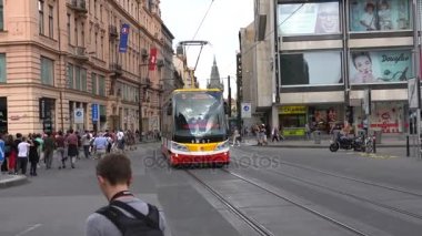 Prague, Çek Cumhuriyeti - Temmuz 2017: mimari ve trafik Prag, Çek Cumhuriyeti.