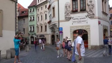 Prague, Çek Cumhuriyeti - Temmuz 2017: mimari ve trafik Prag, Çek Cumhuriyeti.