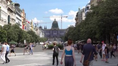 Prague, Çek Cumhuriyeti - Temmuz 2017: mimari ve trafik Prag, Çek Cumhuriyeti.