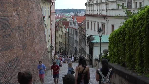 布拉格, 捷克共和国-2017年7月: 建筑学和交通在布拉格, 捷克. — 图库视频影像