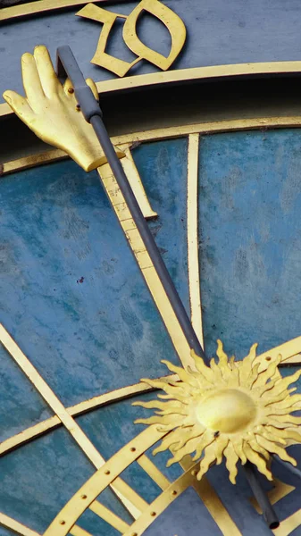 Dettaglio Torre dell'Orologio Astronomico nella Città Vecchia di Praga, Repubblica Ceca. Orologio astronomico fu creato nel 1410 dall'orologiaio Mikulas Kadan e dal matematico-astronomo Jan Schindel . Fotografia Stock