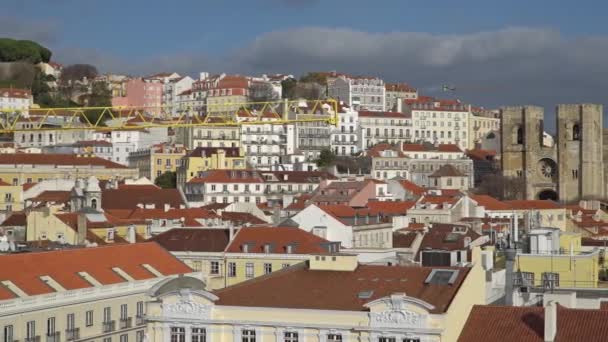Panorama van Lissabon. Luchtfoto. Lissabon is de hoofdstad en de grootste stad van Portugal. Lissabon is continentaal Europa meest westelijke hoofdstad en de enige langs de Atlantische kust. — Stockvideo