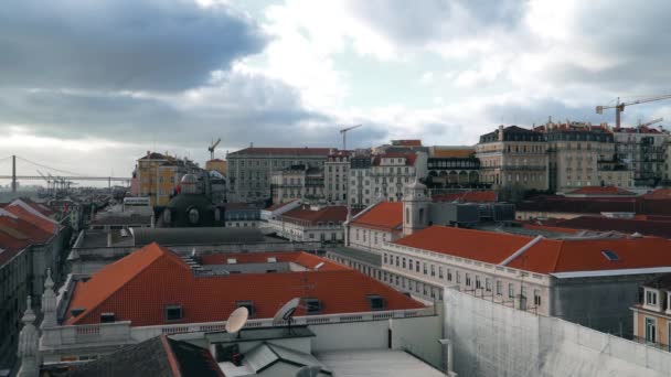 Panorama Lisabonu. Letecký pohled. Lisabon je hlavní a největší město Portugalska. Lisabon je kontinentální Evropy nejzápadnějším městem a jediný, pobřeží Atlantiku. — Stock video