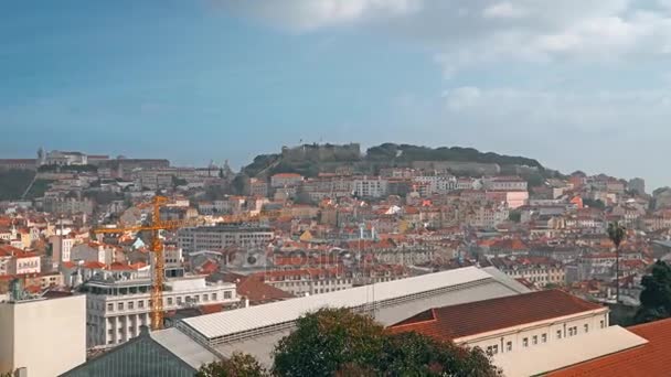 Panorama Lizbony. Widok z lotu ptaka. Lizbona jest stolicą i największym miastem Portugalii. Lizbona jest kontynentalnej Europie najbardziej wysuniętym na zachód stolicy i tylko jeden wzdłuż wybrzeża Atlantyku. — Wideo stockowe