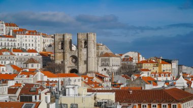 Lizbon Panorama. Havadan görünümü. Lizbon Portekiz en büyük şehir ve başkentidir. Lizbon kıta Avrupası'nın en batı şehir ve Atlantik Sahili boyunca tek kişi var. Lizbon Atlantik Ocea Batı İber yarımadasında yatıyor