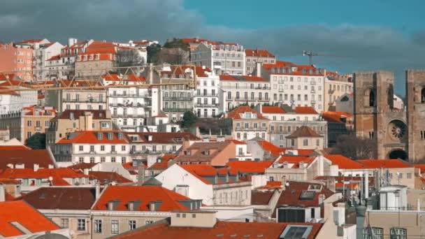 Lisbon panorama. Zeitraffer 4k. Lissabon ist die hauptstadt und die größte stadt portugals. Lissabon ist die westlichste Hauptstadt Kontinentaleuropas und die einzige an der Atlantikküste. — Stockvideo