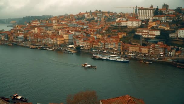 Порто, circa 2018: панорамний вид Старого міста Порто. Португалія, переглянути Porto Ribeiras. Панорама Старого міста Порто на річці Duoro. — стокове відео