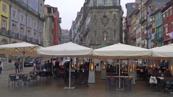 Porto, Portugal, circa 2018: Cozy cafe in the streets of Porto, Portugal. — Stock Video