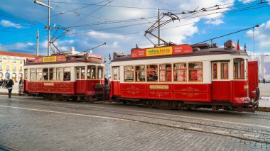 Lisbon, 2017 yaklaşık: eski tramvay eski şehir Lizbon, Portekiz geçirerek. Lizbon Portekiz başkenti olduğunu. Lizbon kıta Avrupa'nın başkenti ve Atlantik Sahili boyunca tek kişi olduğunu.