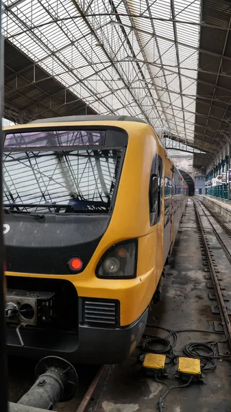 Porto, Portugal, circa 2018: tåg vid järnvägsstationen San Bento 1864 i Porto. — Stockfoto