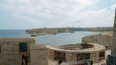 Akdeniz, Fort Ricasoli ve Adası Malta Valletta kıyısında üzerinden görünümü.
