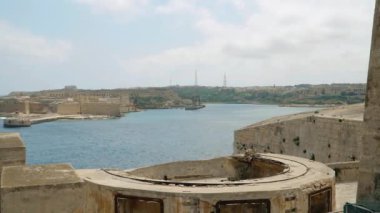 Akdeniz, Fort Ricasoli ve Adası Malta Valletta kıyısında üzerinden görünümü.