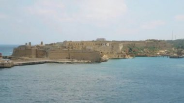 Akdeniz, Fort Ricasoli ve Adası Malta Valletta kıyısında üzerinden görünümü.