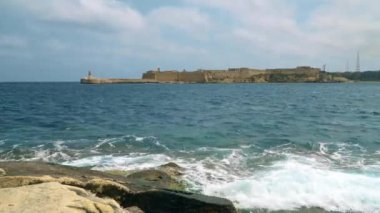 Akdeniz, Fort Ricasoli ve Adası Malta Valletta kıyısında üzerinden görünümü.