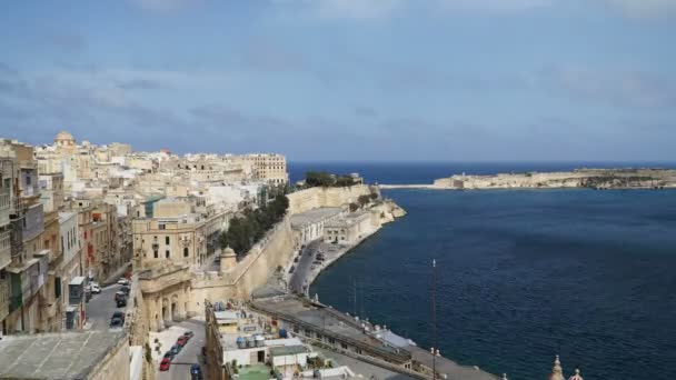 Timelapse Veduta del Mar Mediterraneo, La Valletta e l'isola di Malta dalla costa di La Valletta . — Video Stock