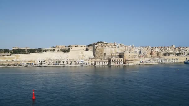 Timelapse pohled na Středozemní moře, Valletta a ostrov Malta z Fort Saint Angelo.. — Stock video