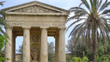 Valletta, alt Barrakka bahçeleri, Malta ortaçağ sokaklarında yürüyüş.