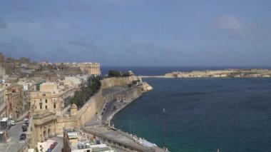 Valletta - Malta, Nisan, 2018: Akdeniz, Saint Angelo ve Adası Malta Valletta kıyısında üzerinden görünümünü.