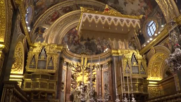 VALLETTA - MALTA, abril de 2018: Interior de St Johns Co-Cathedral - Valletta, Malta . — Vídeo de stock