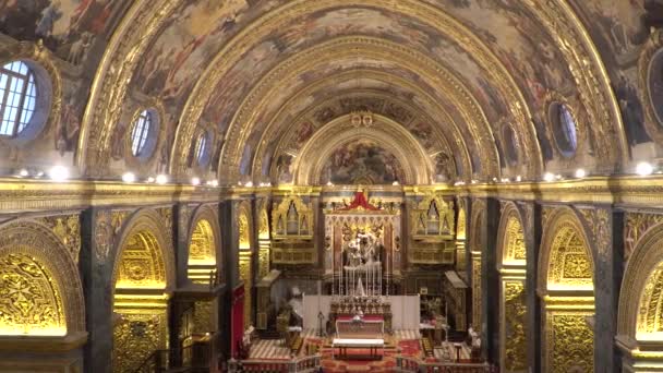 VALLETTA - MALTA, abril de 2018: Interior de St Johns Co-Cathedral - Valletta, Malta . — Vídeo de Stock