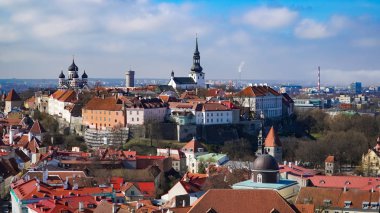 Tallinn manzarası, Estonya. Estonya Hava görünümünü. Tallinn eski şehir, Estonya. Tallinn Harju'deki ilçe Finlandiya Körfezi kıyısında ülkenin kuzey kıyısında yer alır. Tallinn'ın Old Town en iyi korunmuş Ortaçağ citi biridir