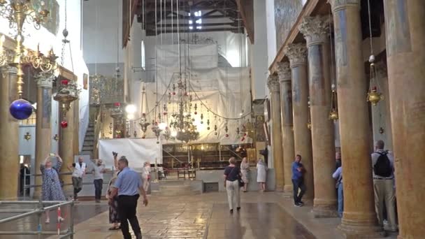 巴勒斯坦伯利恒 2019年11月 圣诞教堂或大教堂的游客 耶稣降生堂 Church Nativity Basilica Nativity 是位于约旦河西岸伯利恒的一座大教堂 — 图库视频影像