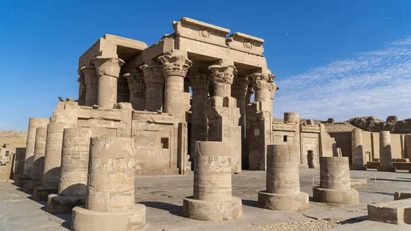Kom Ombo Tapınağı. Kom Ombo, Mısır 'da Kom Ombo Tapınağı ile ünlü bir tarım kasabasıdır. Altın Şehir anlamına gelen Nubt adında bir Mısır şehriydi. Nubt ayrıca Nubet ya da Nubyt olarak da bilinir.-