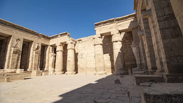 Medinet 梅迪内哈布寺 卢克索 拉美西斯二世 Iii Medinet 梅迪内哈布的太平间庙是埃及卢克索西岸一个重要的新王国时期结构 — 图库照片