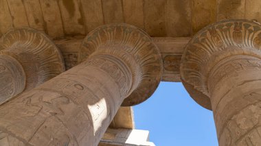 Ramesseum, Firavun 2. Ramses Ramses ve Ramses 'in anıt tapınağı ya da morg tapınağıdır. Yukarı Mısır 'daki Theban mezarlığında, modern Lüksör şehrinden Nil Nehri' nin karşısında yer alır. Mısır.