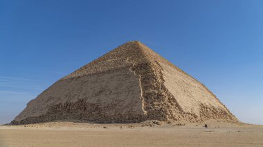 Bent Piramidi, Kahire 'nin yaklaşık 40 kilometre güneyinde, Eski Krallık Firavunu Sneferu' nun altında inşa edilmiş Dahshur kraliyet mezarlığında bulunan antik bir Mısır piramididir. Mısır