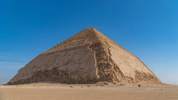 Изогнутая Пирамида Изогнутая Пирамида Древняя Египетская Пирамида Расположенная Царском Некрополе — стоковое фото