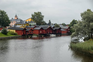 Kırmızı evler. Porvoo şehrindeki Fin depoları.