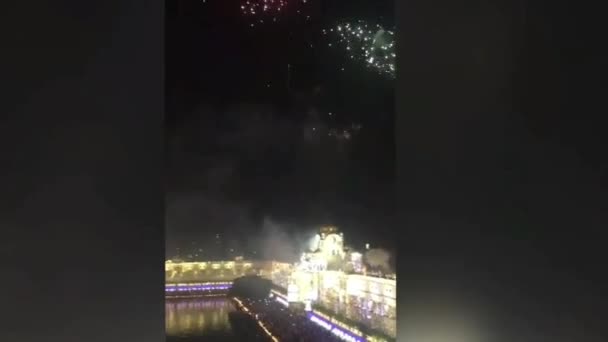 Brillanti Fuochi Artificio Con Luci Bokeh Nel Cielo Notturno Spettacolo — Video Stock