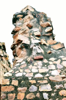 Kutub Minar Kompleksi 'nin içinde antika harabeler ve iç kareler var. Mehrauli 'deki UNESCO Dünya Mirası, Qutub Minar' daki Eski Mimari, Delhi 'deki gündüz vakti, eski mimarideki Kutub Minar