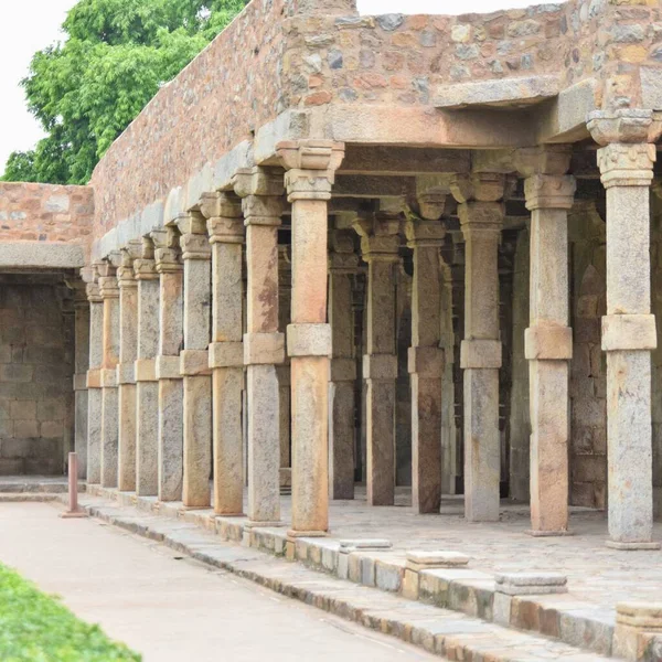 Qutub Minar Komplexum Belsejében Antik Romok Belső Tér Unesco Világörökség — Stock Fotó