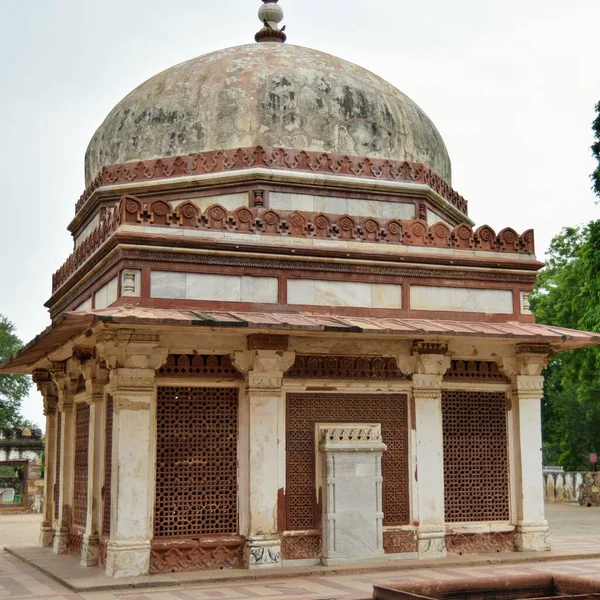 Wewnątrz Qutub Minar Complex Antycznych Ruin Wewnętrznego Placu Światowe Dziedzictwo — Zdjęcie stockowe