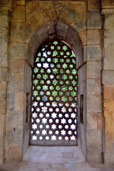 Dentro Del Complejo Minar Qutub Con Ruinas Plaza Interior Patrimonio —  Fotos de Stock