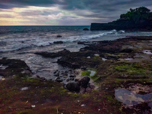 Abendblick Der Nähe Des Tanha Lot Strandes Auf Bali Indonesien — Stockfoto