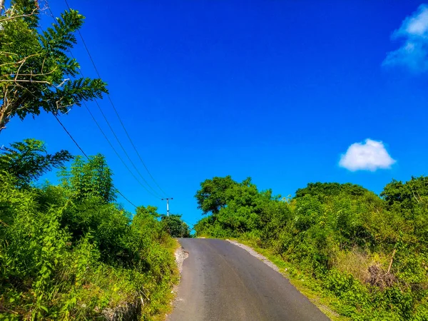 Camino Través Una Selva Isla Nusa Penida Indonesia Colinas Color —  Fotos de Stock