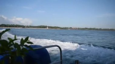 Bali Sanur sahilinden Bali Endonezya 'daki Nusa Penida' ya giden sürat teknesi Sanur sahilinden Nusa Penida 'ya, Endonezya' dan Nusa Penida 'ya, sürat teknesinden Bali' ye,