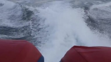 Bali Sanur sahilinden Bali Endonezya 'daki Nusa Penida' ya giden sürat teknesi Sanur sahilinden Nusa Penida 'ya, Endonezya' dan Nusa Penida 'ya, sürat teknesinden Bali' ye,