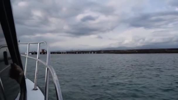 Bateau à moteur sur le chemin de Bali plage de Sanur à Nusa Penida à Bali Indonésie, excès de vitesse en bateau de Sanur plage à nusa penida, Indonésie, Nusa Penida de bateau à moteur, Bali 
