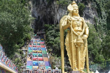 Batu mağaraları, Hindistan dışındaki en büyük Hindu tapınağı. Lord Murugan 'ın heykeli, Kuala Lumpur yakınlarındaki Kutsal Batu Mağaraları, Malezya