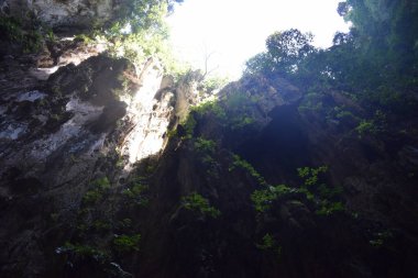 Batu mağaraları, Hindistan dışındaki en büyük Hindu tapınağı. Lord Murugan 'ın heykeli, Kuala Lumpur yakınlarındaki Kutsal Batu Mağaraları, Malezya