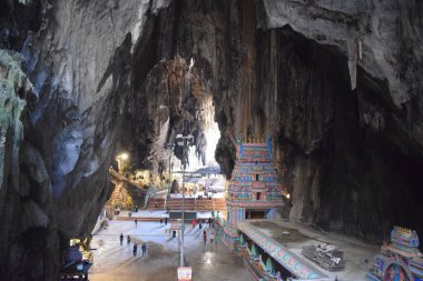 Batu mağaraları, Hindistan dışındaki en büyük Hindu tapınağı. Lord Murugan 'ın heykeli, Kuala Lumpur yakınlarındaki Kutsal Batu Mağaraları, Malezya